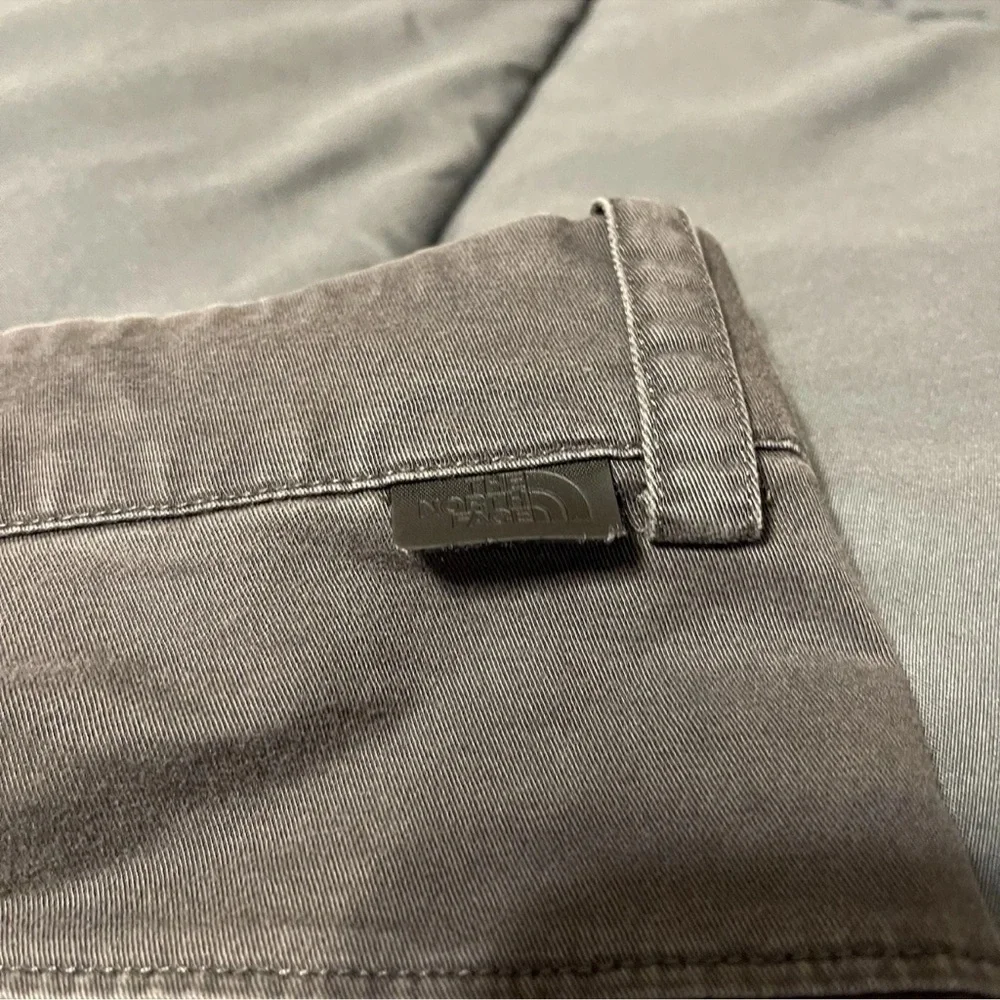 Men's The North Face Hommes Shorts Dark Gray Size 34 & 10" Inseam - Picture 7 of 10